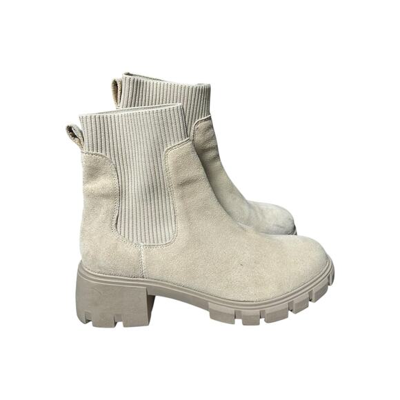 Steve Madden Women’s 10 Chelsea Boots Beige Suede Lug Sole Chunky Heel Booties - Picture 2 of 9